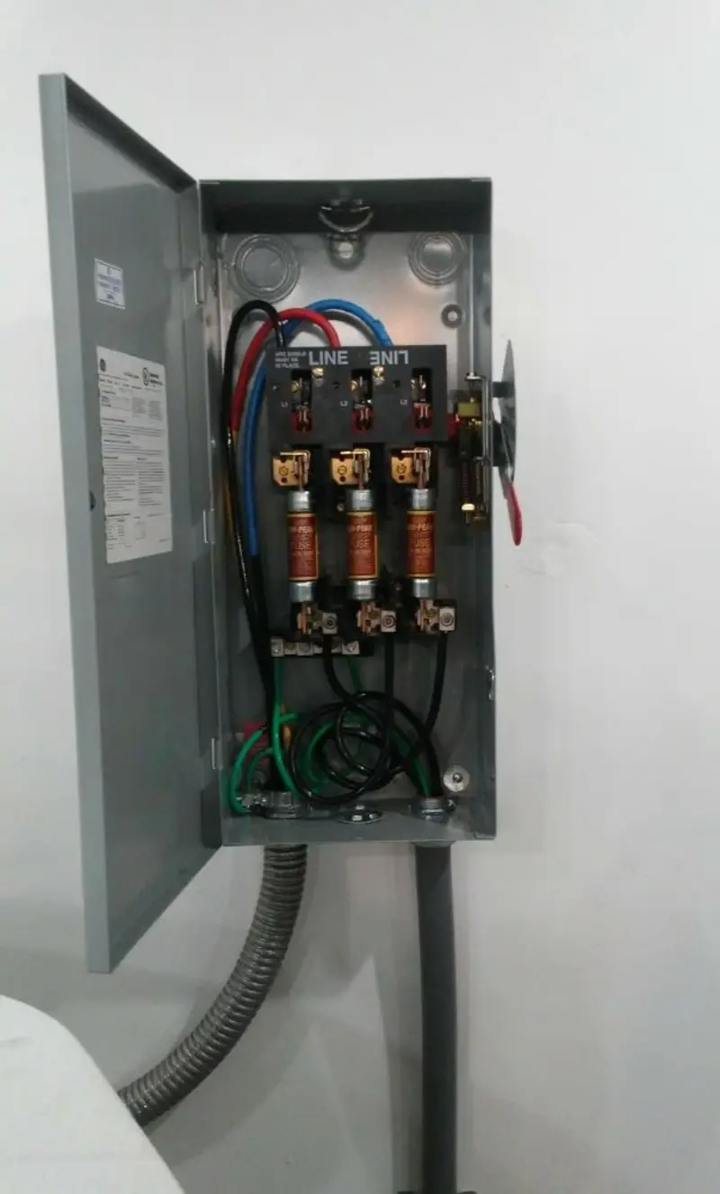 Three-phase disconnect switch installed for Smoke Detector Installation in Mantua
